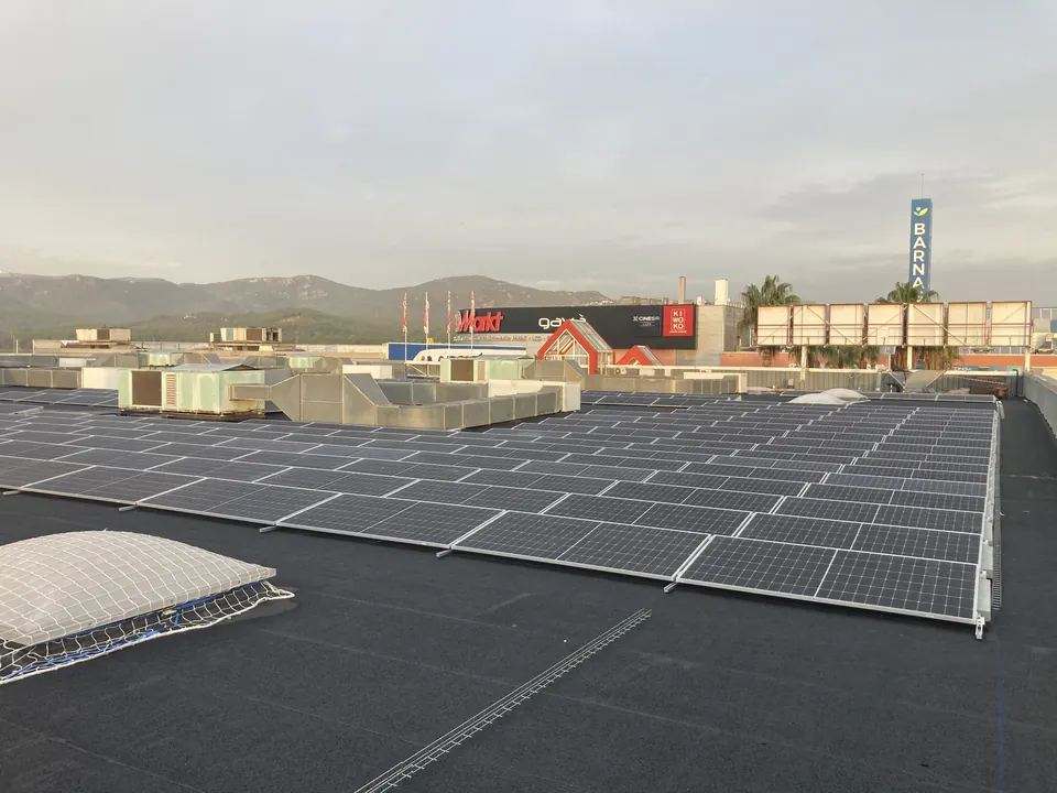 Bauhaus Gavà (Gavà) : installation photovoltaïque de 157 kWc réalisée par ALRO Solar, photo 1