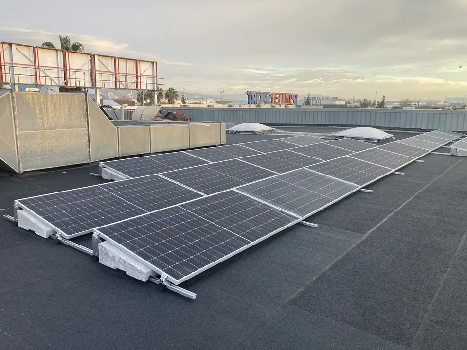 Bauhaus Gavà (Gavà) : installation photovoltaïque de 157 kWc réalisée par ALRO Solar, photo 2
