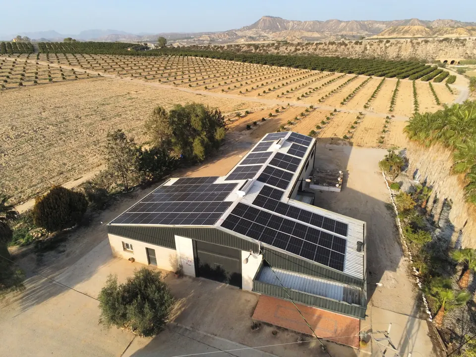 Ferbal (Cañadas de San Pedro) : installation photovoltaïque de 96 kWc réalisée par ALRO Solar, photo 1