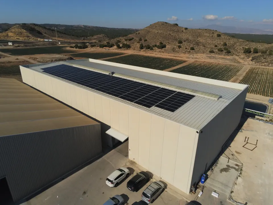 Forjados Bernabé (Fortuna) : installation photovoltaïque de 105 kWc réalisée par ALRO Solar, photo 1