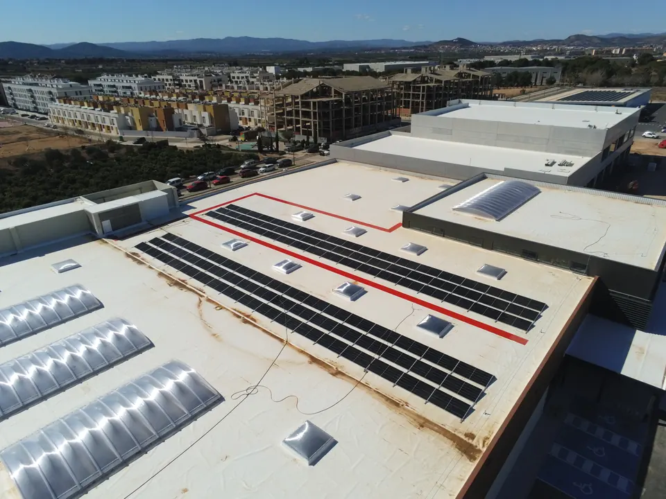 Jardiland Valencia (La Pobla de Vallbona) : installation photovoltaïque de 59,9 kWc réalisée par ALRO Solar, photo 4