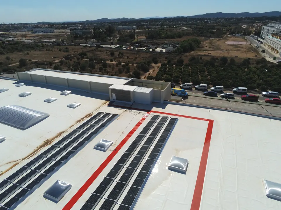 Jardiland Valencia (La Pobla de Vallbona) : installation photovoltaïque de 59,9 kWc réalisée par ALRO Solar, photo 5
