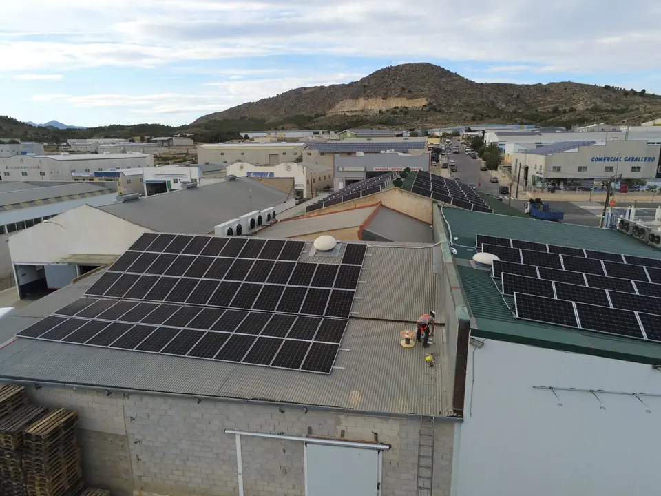Thaymin Representaciones (Calasparra) : installation photovoltaïque de 54 kWc réalisée par ALRO Solar, photo 1