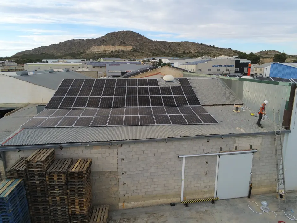 Thaymin Representaciones (Calasparra) : installation photovoltaïque de 54 kWc réalisée par ALRO Solar, photo 4