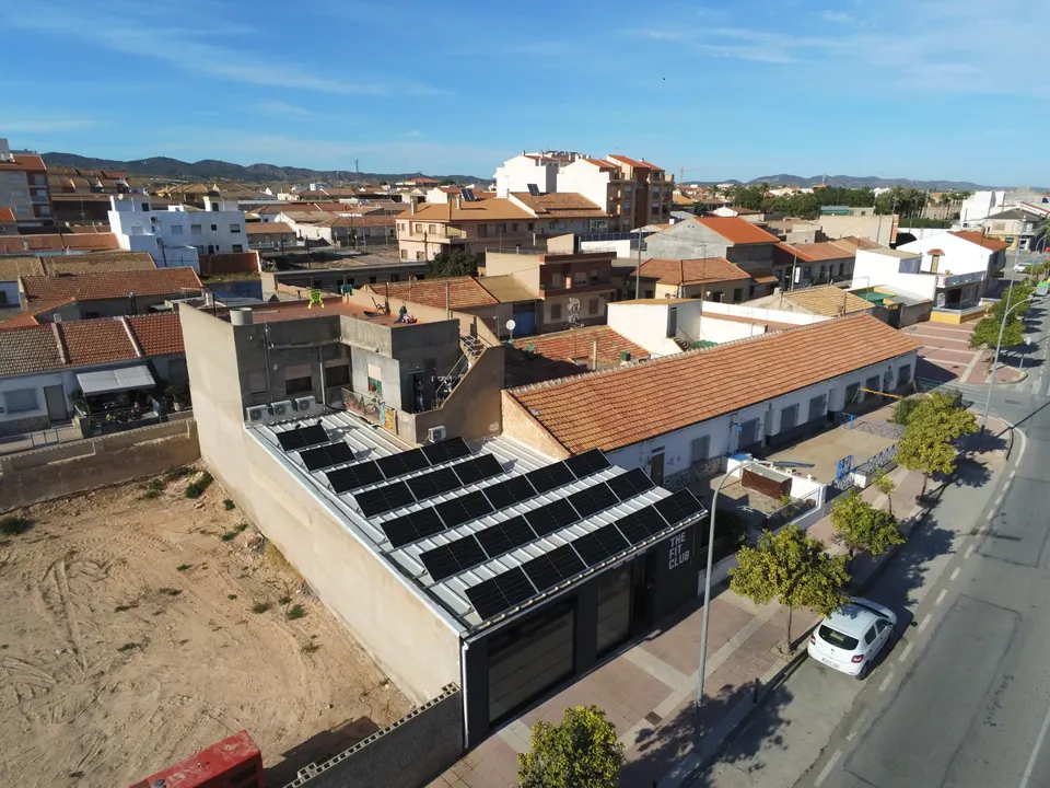 The Fit Club (Corvera) : installation photovoltaïque réalisée par ALRO Solar, photo 2